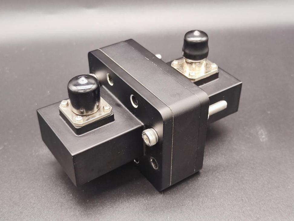 LAMBDA Series Waveguide Transmission Line Dielectric Measurement System LAMBDA Series Waveguide Transmission Line Dielectric Measurement System